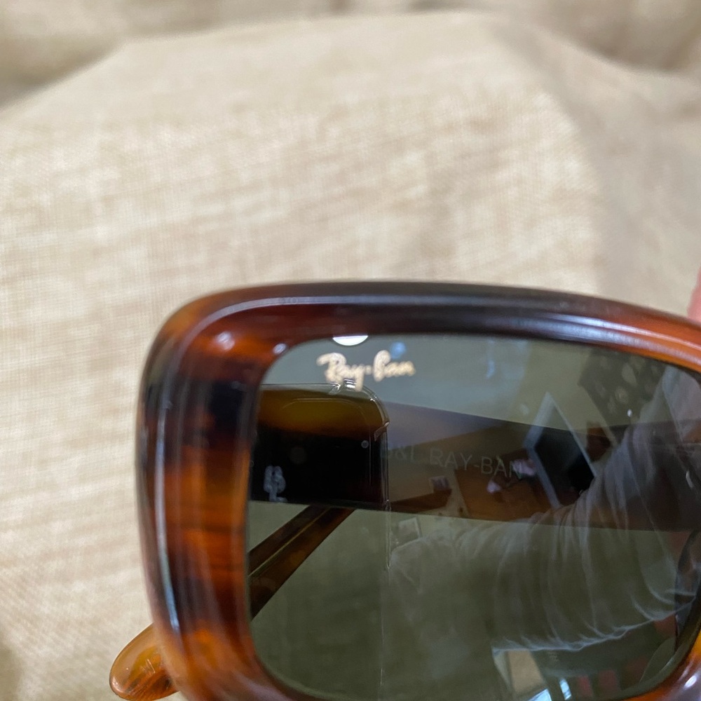 Ray-Ban vintage Tortoise Sunglasses - Picture 7 of 10
